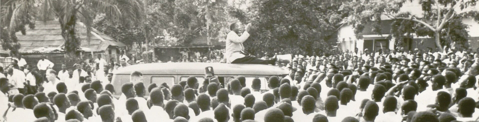 A Congolese speeches to the crowd during the uprising in Léopoldville (Kinshasa) in January 1959
