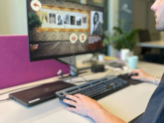 Photo of a man playing the game “Perspectives on the Colonial Past”